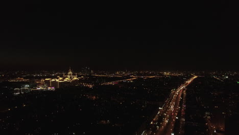 Vista-Aérea-Nocturna-De-La-Avenida-Leninsky-Moscú-Rusia