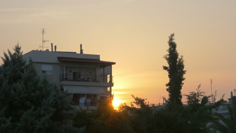 Casa-En-Lugar-Tranquilo-Al-Atardecer