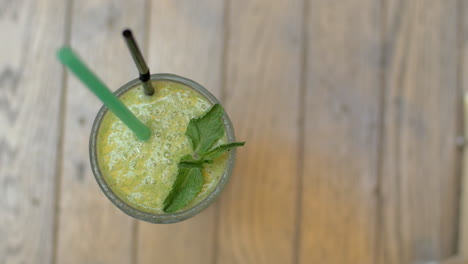 Glass-of-mint-smoothie