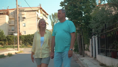 Couple-of-tourists-walking-along-the-side-street