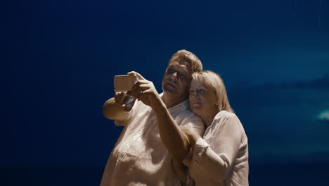 Couple-Taking-Smartphone-Selfie-at-Night