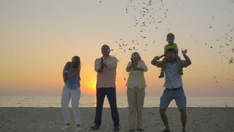 Family-celebration-with-confetti-on-the-beach