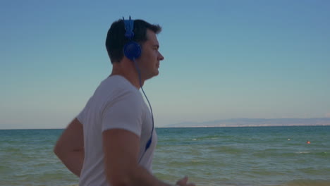 Man-jogging-with-music-at-the-seaside