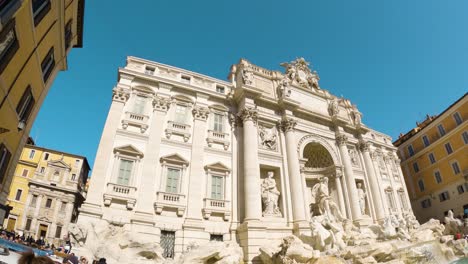 Slow-Motion-Panning-Shot-Reveals-Trevi-Fountain-Full-of-Tourists-Visiting-Rome,-Italy-on-Holiday