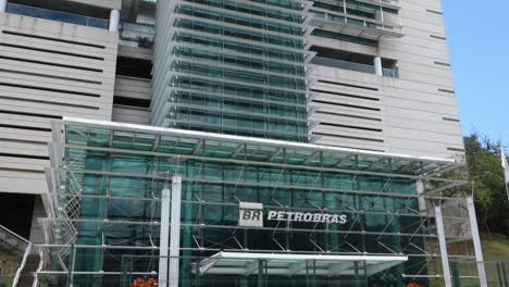 Fassade-Des-Firmengebäudes-Petrobras-Petroleo-Brasileira-Sa-In-Vitoria,-Espirito-Santo