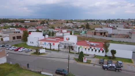 Ecatepec-De-Morelos,-México,-Cuenta-Con-Un-Magnífico-Centro-De-Salud-Y-Centro-De-Rehabilitación-Que-Ofrece-Una-Vista-Panorámica-Impresionante.
