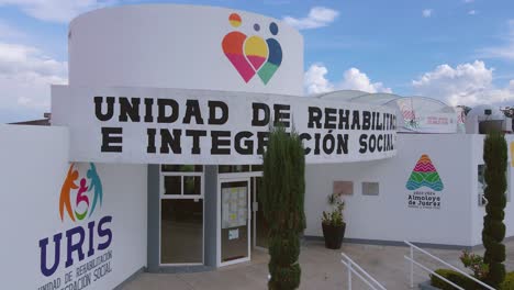In-Ecatepec-De-Morelos,-Mexiko,-Gibt-Es-Ein-Prächtiges-Gesundheitszentrum-Und-Eine-Rehabilitationseinrichtung-Mit-Einem-Beeindruckenden-Panoramablick
