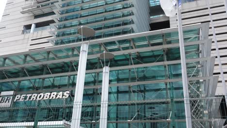 Petrobras-oil-and-gas-brazilian-company,-building-facade-and-flags