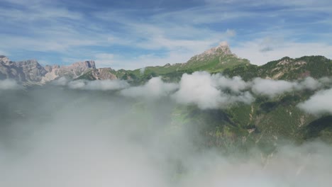 Putiakofel:-Erkundung-Majestätischer-Berggipfel-Und-Straßen-Aus-Der-Luft