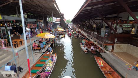 Zeitraffer-Damnoen-Saduak-Schwimmender-Markt-Bangkok,-Bezirk-Ratchaburi,-Thailand