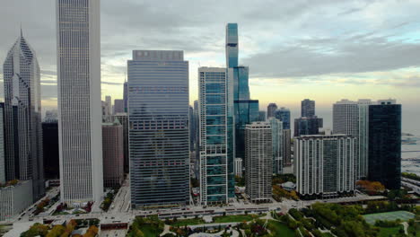 Aerial-view-toward-the-340-On-The-Park-building,-fall-evening-in-New-Eastside,-Chicago