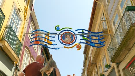 Calles-Decoradas-Durante-La-Celebración-Del-Festival-De-Sao-Joao-En-Braga,-Portugal.