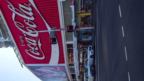 Riesige-Coca-Cola-Werbetafel-An-Der-Kreuzung-In-Sydney,-Australien