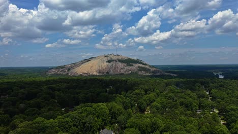 Aerial-approaching-shot-of-gigantic-granitic-rock-in-Stone-Mountain,-GA