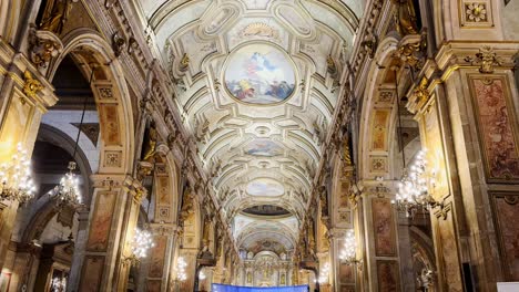 Hochkippen-Der-Deckenkunst-Der-Metropolitankathedrale-Von-Santiago-De-Chile