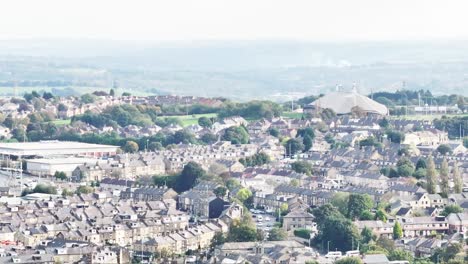 Panorama-Luftaufnahme-Des-Stadtzentrums-Von-Bradford-Mit-Der-Weitläufigen-Stadtlandschaft-In-England