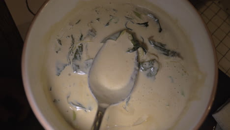 Cream-soup-with-spinach-for-dinner