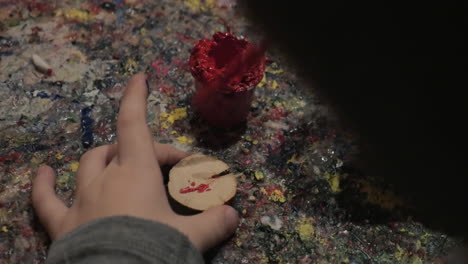 Kid-making-a-souvenir-with-his-own-hands