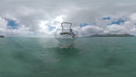 Yacht-Wasserfahrt-Im-Meer-In-Der-Nähe-Der-Insel-Mauritius
