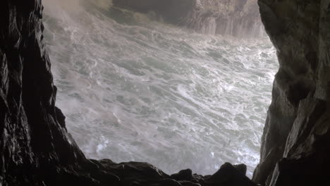 Rosch-Hanikra-Meereshöhle-Und-Raues-Wasser