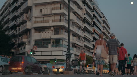 Cars-and-people-traffic-in-the-evening-city