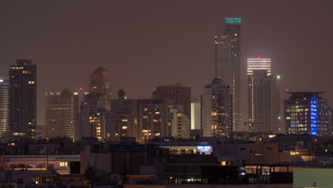 Zeitraffer-Der-Nacht,-Die-Nach-Tel-Aviv,-Israel-Kommt