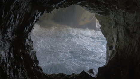 Meereshöhle-Und-Rauer-Wasserstrom-In-Rosch-Hanikra