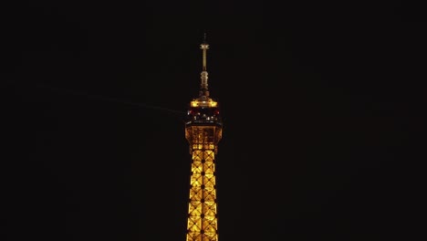 Spitze-Des-Eiffelturms-Bei-Nacht-Am-Place-Du-Trocadero