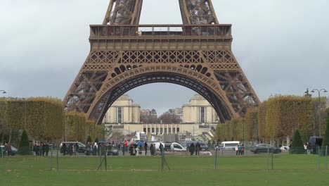 La-Torre-Eiffel-Se-Convierte-En-Un-ícono-Cultural-Global-De-Francia-Y-Una-De-Las-Estructuras-Más-Reconocibles-Del-Mundo.