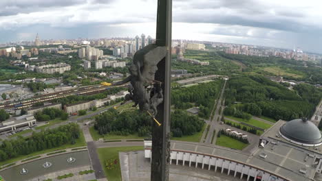 Toma-Aérea-Del-Monumento-A-La-Victoria-En-La-Colina-Poklonnaya-De-Moscú.