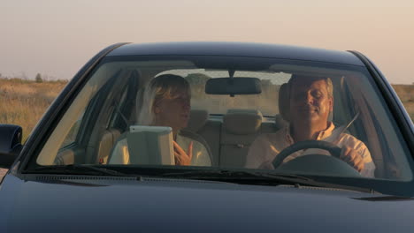 Senior-couple-traveling-by-car-in-the-countryside