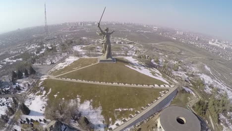 Vista-Aérea-Del-Monumento-A-Mamaev-Kurgan-En-Volgogrado,-Rusia
