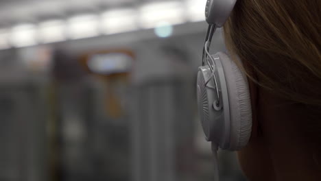 Girl-listening-to-music-in-metro