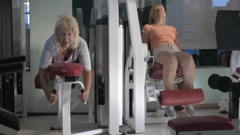 Women-doing-leg-exercises-on-fitness-machines