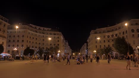 Spaziergang-über-Den-Aristoteles-Platz-In-Thessaloniki