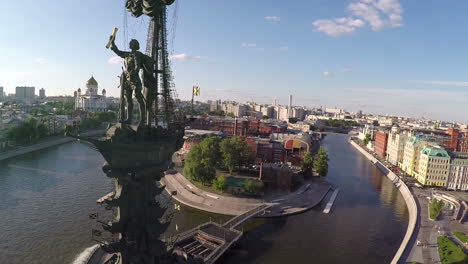 Luftaufnahme-Der-Peter-der-Große-Statue-Des-Moskauer-Wahrzeichens