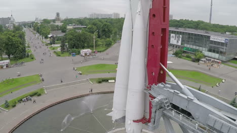 Luftaufnahme-Der-Wostok-Rakete-Im-Allrussischen-Ausstellungszentrum