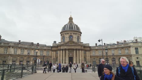 Die-Mazarine-Bibliothek-Befindet-Sich-Im-Palais-De-L&#39;Institut-De-France,-Dem-Palast-Des-Institute-Of-France