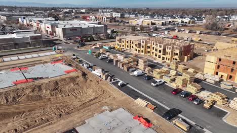 Se-Está-Construyendo-Un-Nuevo-Complejo-De-Condominios-En-Greeley,-Colorado,-Para-Aumentar-El-Inventario-Y-Mejorar-Los-Costos-De-Vivienda.