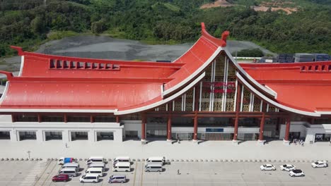 Vista-Aérea-De-La-Estación-De-Tren-De-Luang-Prabang,-Parte-De-La-Iniciativa-De-Cinturón-Y-Ferrocarril-De-Carretera-Financiada-Por-China
