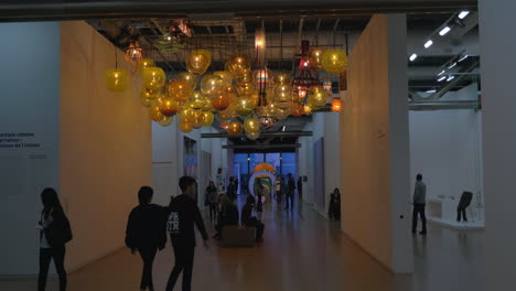 Visitors-in-the-Pompidou-Centre
