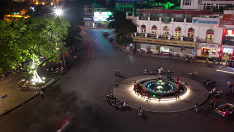 Toma-De-Lapso-De-Tiempo-De-Una-Intersección-Circular-En-La-Vista-Aérea-Nocturna-De-Quang-Truong-Dong-Kinh-Nghia-Thuc-Hanoi-Vietnam