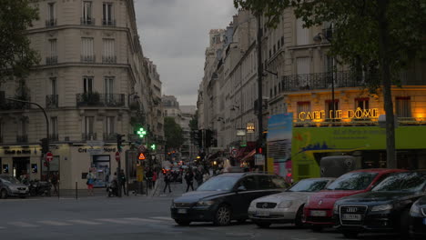 Calle-Estrecha-Parisina-Por-La-Noche