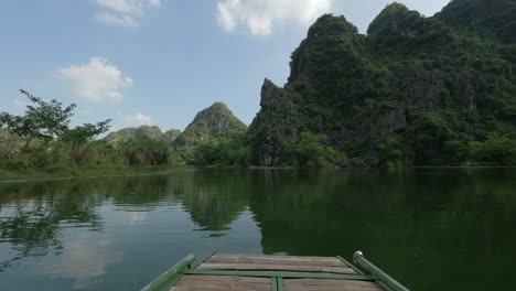 Zeitraffer-Einer-Bootsfahrt-In-Trang-An-Vietnam