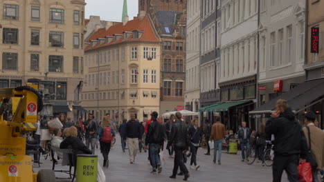 Menschen-Auf-Der-Stroget-Street-In-Kopenhagen,-Dänemark