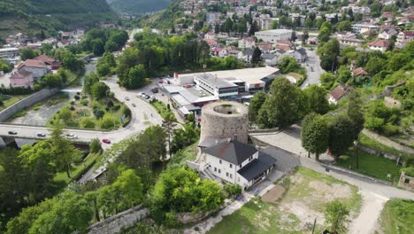 Aerial-Panoramic:-Medieval-Bear-Tower-Overlooking-Jajce-Town,-Bosnia