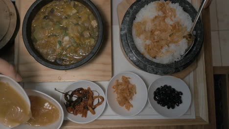 Having-Korean-dinner-in-the-restaurant