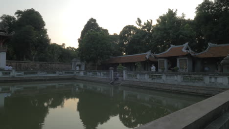 Visitando-El-Templo-De-Confucio-Hanoi-Vietnam