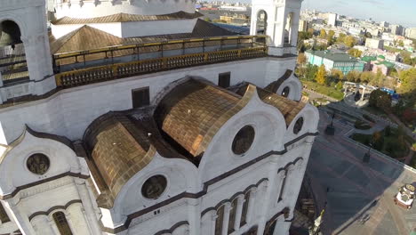 Vista-Aérea-De-La-Catedral-De-Cristo-Salvador-Contra-El-Fondo-De-La-Ciudad-De-Moscú,-Rusia.