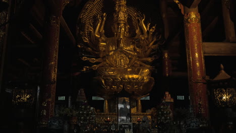Buddhistische-Statue-Im-Bai-Dinh-Tempel-Vietnam